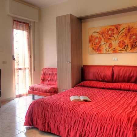 Residence Bellevue Apartments Pietra Ligure Esterno foto