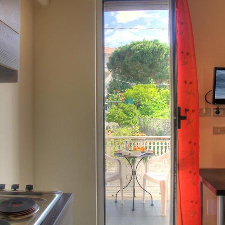 Residence Bellevue Apartments Pietra Ligure Esterno foto