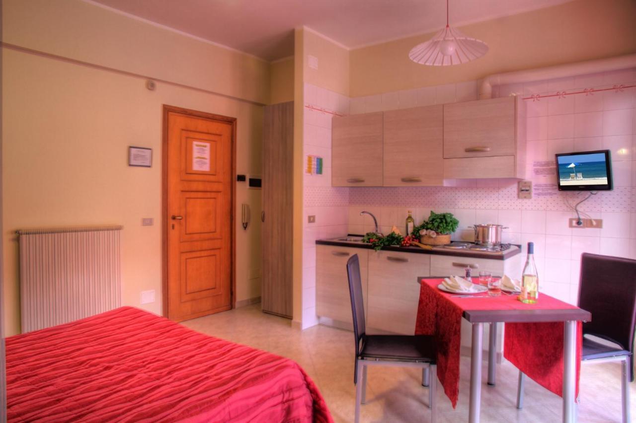 Residence Bellevue Apartments Pietra Ligure Esterno foto