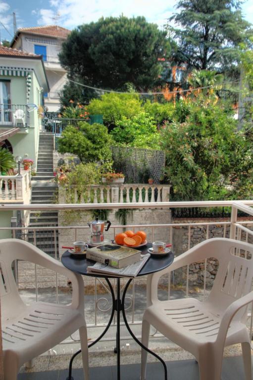 Residence Bellevue Apartments Pietra Ligure Esterno foto
